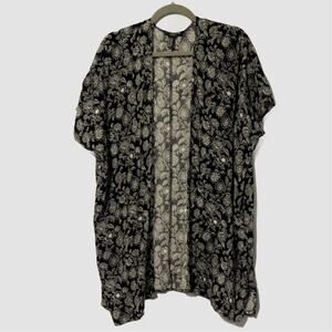 Forever 21 Black &‎ White Floral Kimono Short Sleeve 100%rayon Size Small/Medium